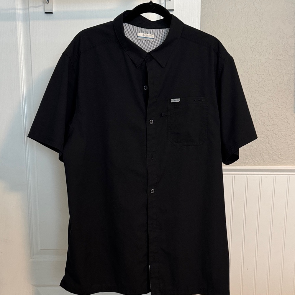 Columbia Men's Black Casual Button Down Shirt